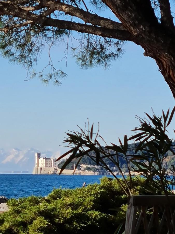 Medium Miramare Appartamento Sogno Sul Mare Trieste Luaran gambar