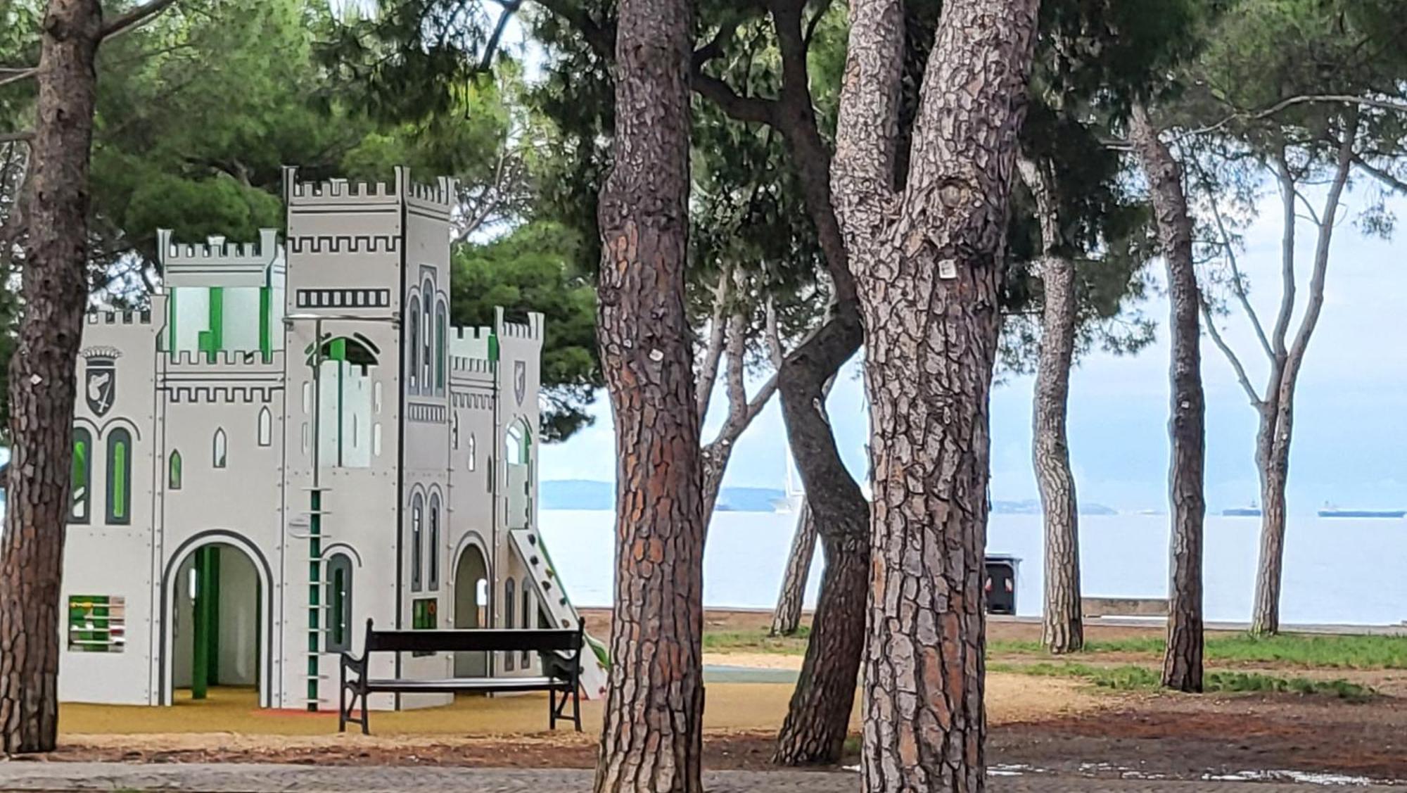 Medium Miramare Appartamento Sogno Sul Mare Trieste Luaran gambar